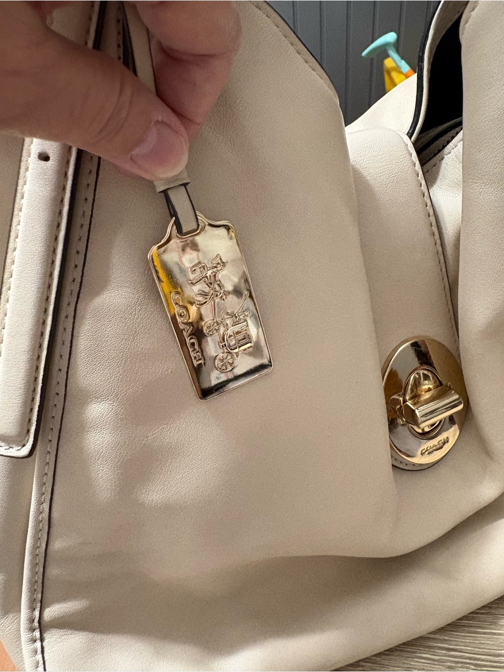 Coach Madison Carlyle Cream Leather Shoulder Tote with Turn-Lock Detail - Picture 2 of 6